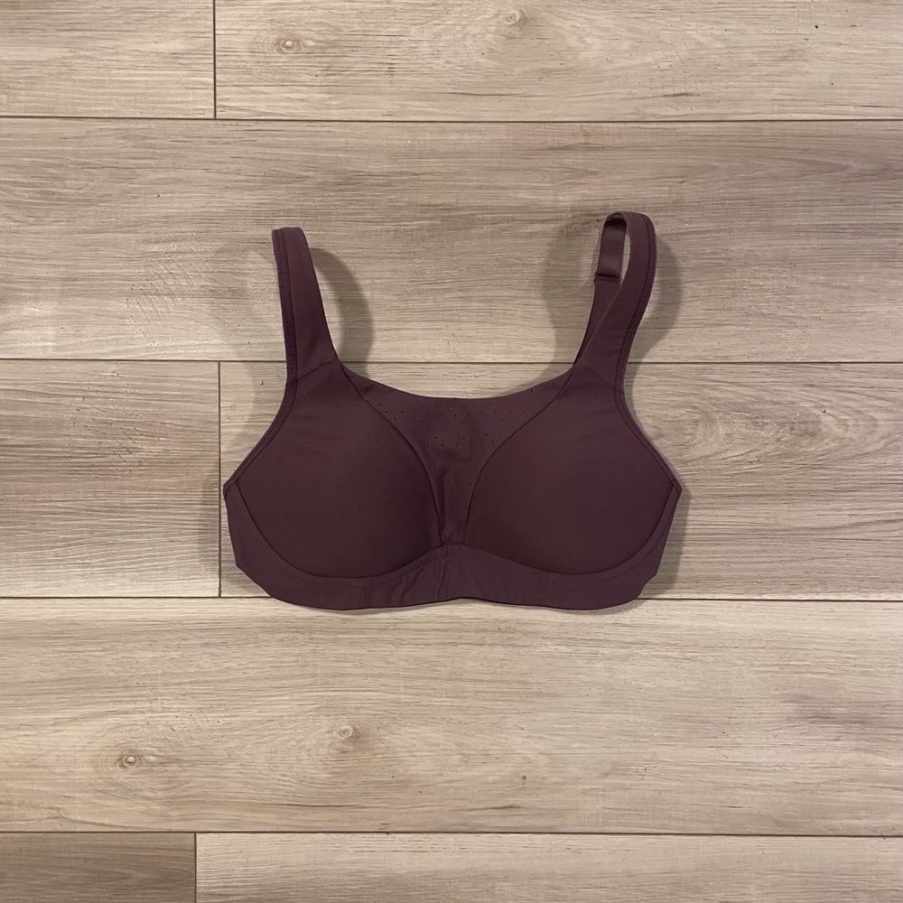 Selling Lululemon women’s sports bra